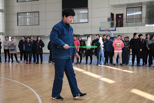 1552116079602674.jpg 托羽毛球接力跑_副本.jpg