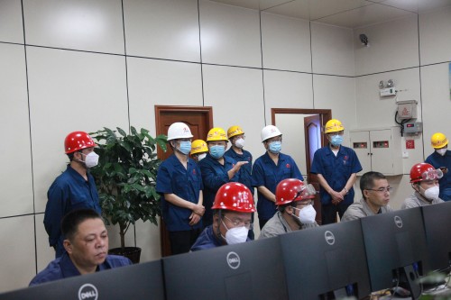 1665734142175030.jpg 1公司张明荣董事长现场指导_副本.jpg