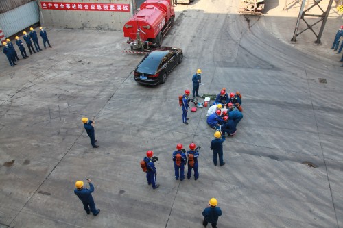 1665734149749551.jpg 2各应急小组成员进行救援_副本.jpg